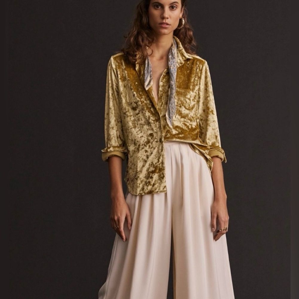AMADI X Anthro XS Gold Crushed Velvet Long Sleeve Relaxed Fit Top - Picture 3 of 15